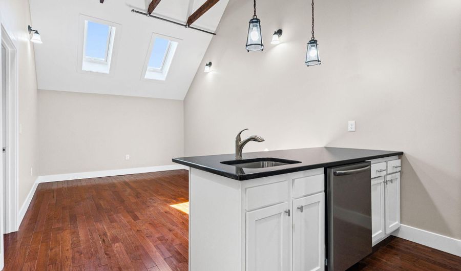 521 Warren St 4, Albany, NY 12208 - 2 Beds, 1 Bath