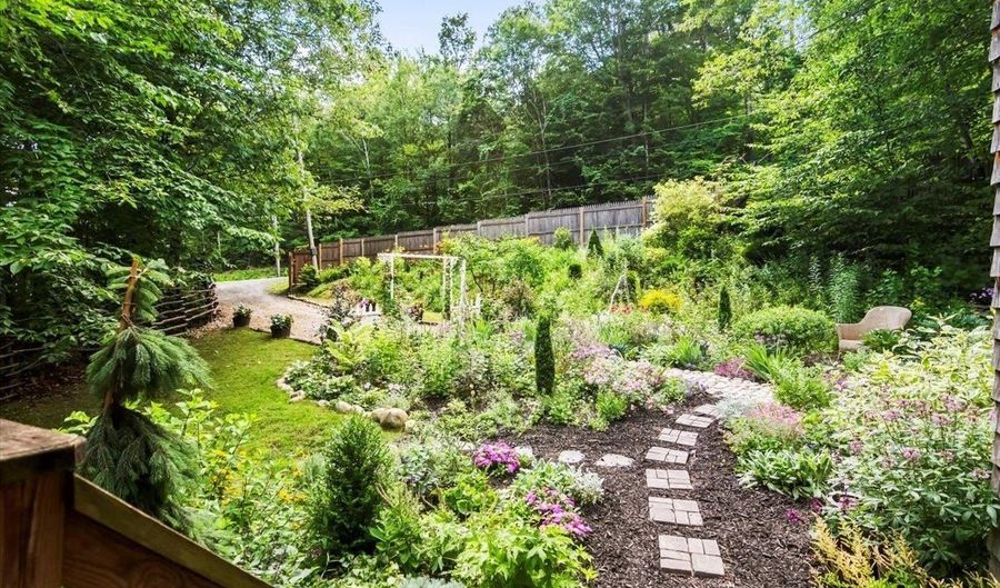 447 Farm Rd, Arlington, VT 05250 - 2 Beds, 2 Bath