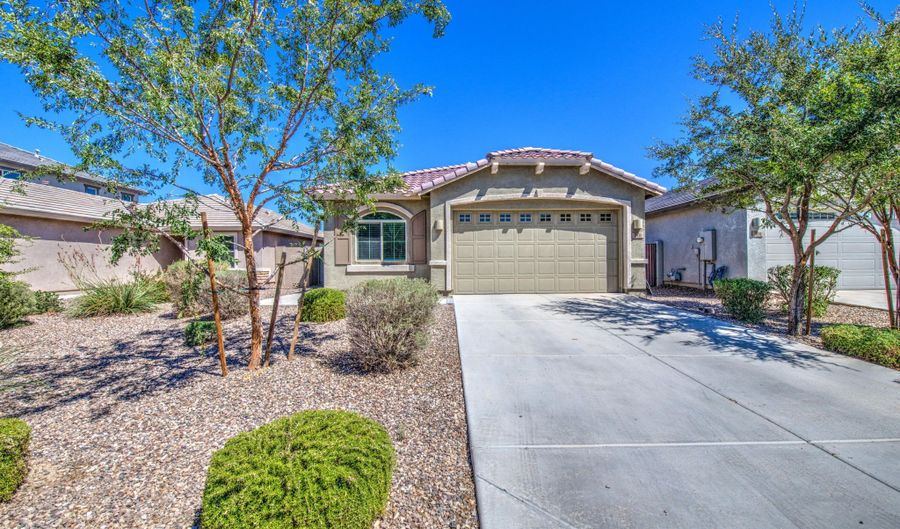318 W STRIDING EDGE Dr, San Tan Valley, AZ 85140 - 4 Beds, 2 Bath