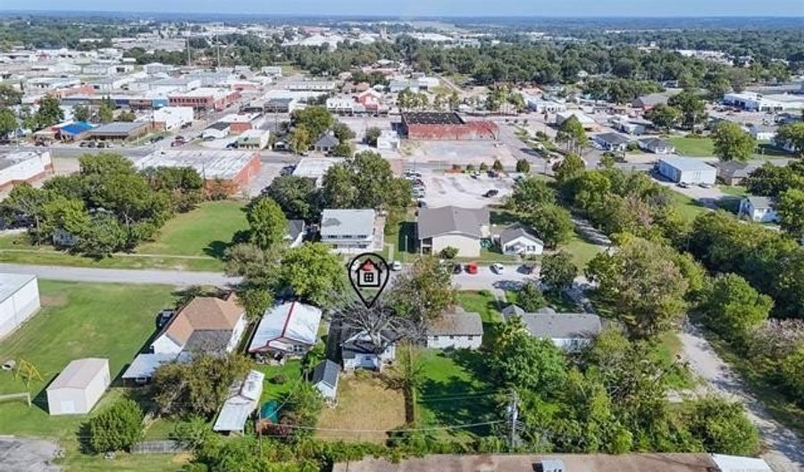 319 E 13th St, Ada, OK 74820 - 3 Beds, 1 Bath