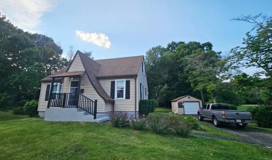 379 Washington St, Bristol, CT 06010 - 3 Beds, 1 Bath