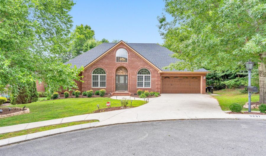 9237 Leaf Brook Ln, Apison, TN 37302 - 4 Beds, 4 Bath