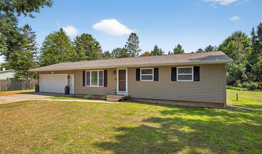 2410 Lovewood Dr, Wisconsin Rapids, WI 54494 - 3 Beds, 3 Bath