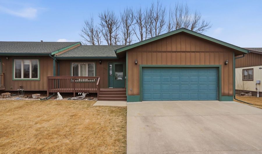 407 Summit St, Belle Fourche, SD 57717 - 3 Beds, 3 Bath