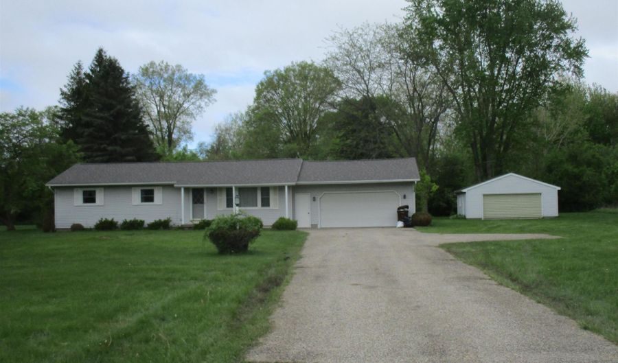 8481 N Luce Rd, Alma, MI 48801 - 3 Beds, 2 Bath