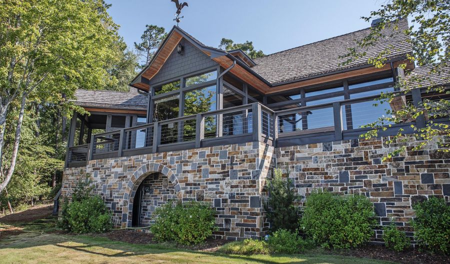 58 S Point Dr, Alexander City, AL 35010 - 5 Beds, 4 Bath