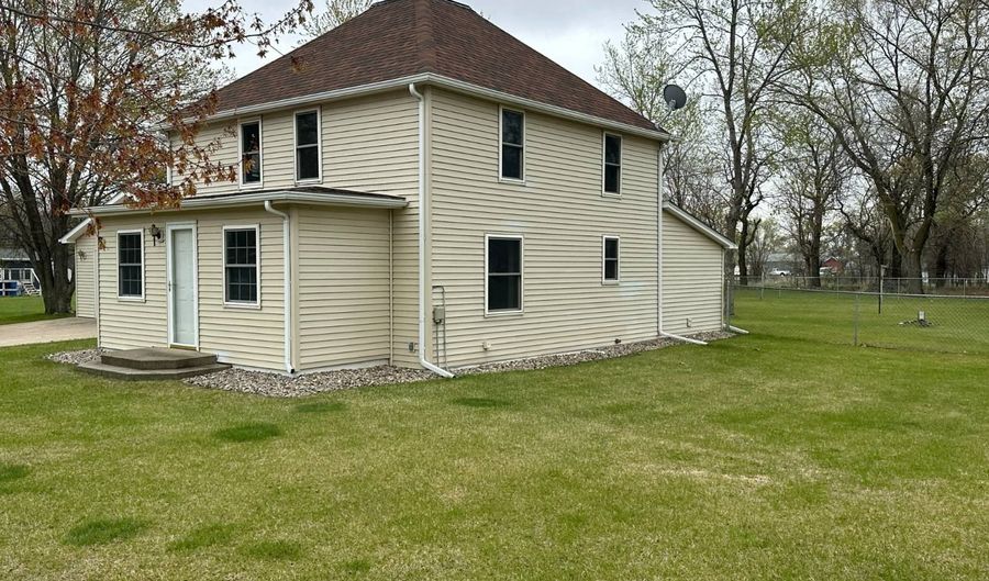 1003 E State St, Atkinson, NE 68713 - 4 Beds, 1 Bath