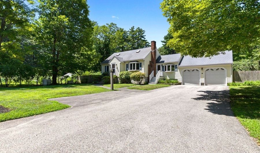 10 Standley St, Beverly, MA 01915 - 3 Beds, 2 Bath