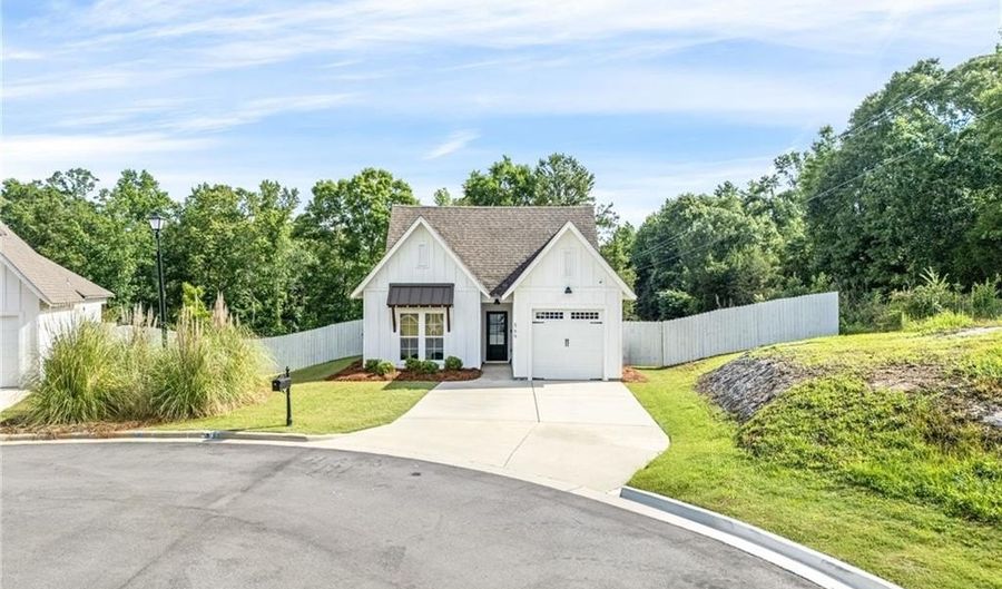 569 CEDARBROOK Dr, Auburn, AL 36830 - 3 Beds, 2 Bath