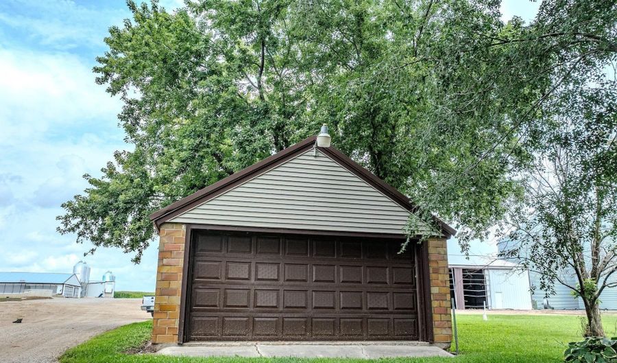 11709 130th St, Ackley, IA 50601 - 6 Beds, 2 Bath