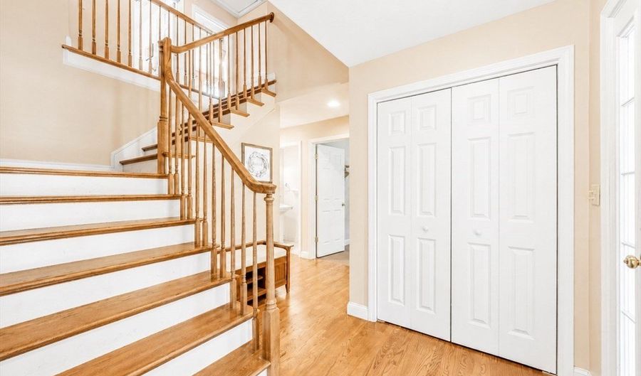 323 Oakhill Ave, Attleboro, MA 02703 - 5 Beds, 3 Bath