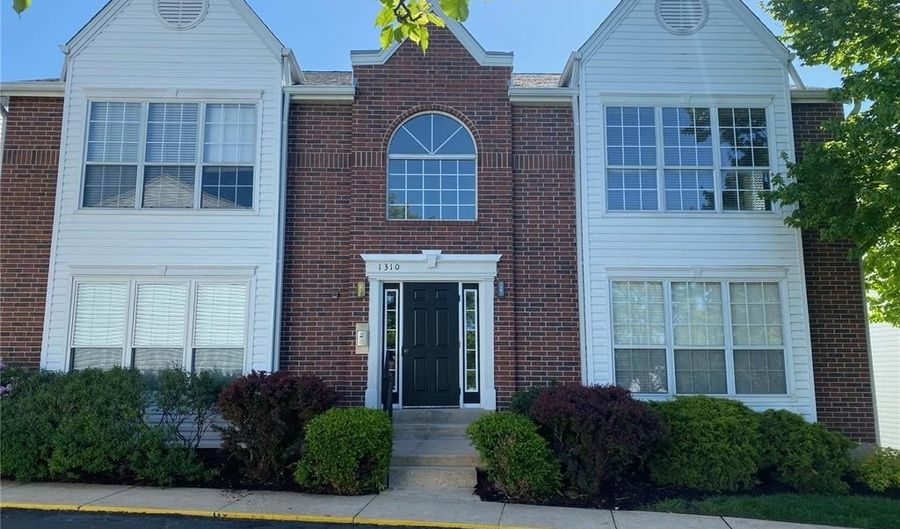1310 Crossings Ct B, Ballwin, MO 63021 - 2 Beds, 2 Bath