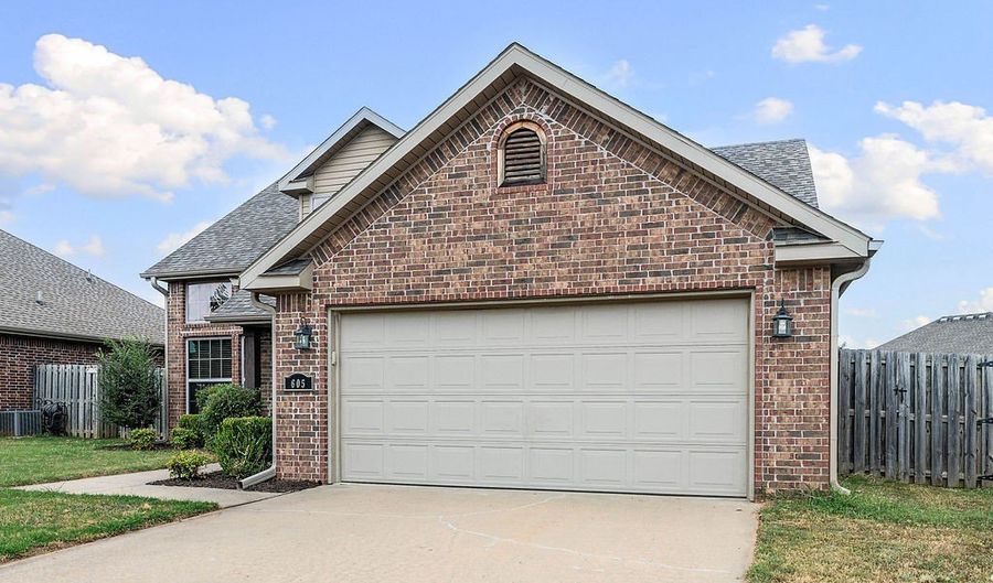 605 SW Milestone Rd, Bentonville, AR 72712 - 3 Beds, 3 Bath