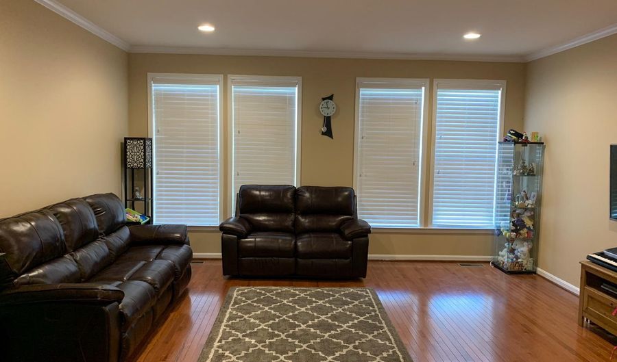 21762 HARROUN Ter, Ashburn, VA 20147 - 3 Beds, 4 Bath