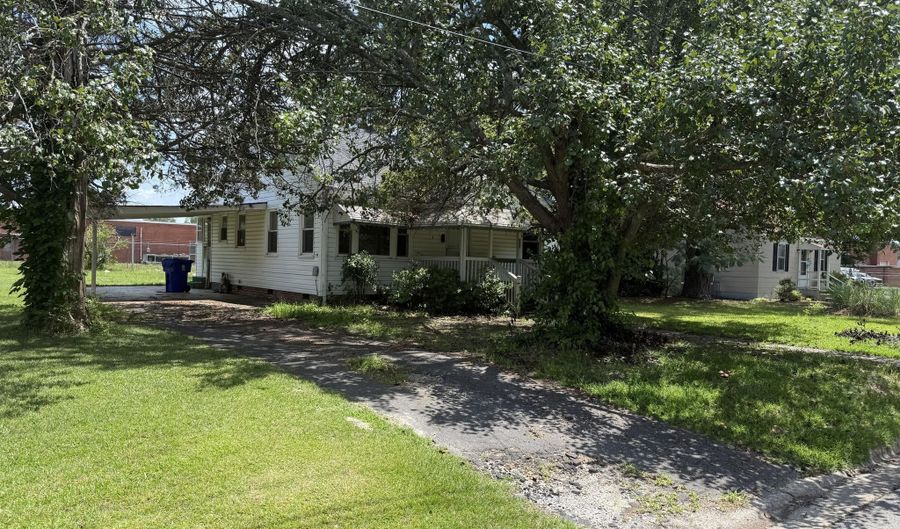 315 Cherry St, Ahoskie, NC 27910 - 2 Beds, 1 Bath