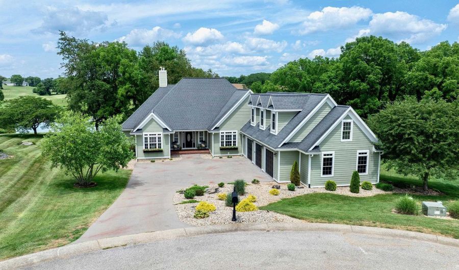922 Meadowlake Ct, Bedford, IN 47421 - 5 Beds, 6 Bath