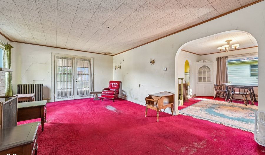 327 E 37th St, Anderson, IN 46013 - 4 Beds, 1 Bath