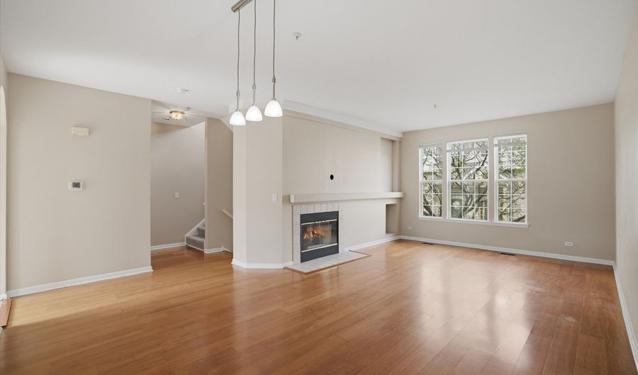 2720 N Greenwood Ave, Arlington Heights, IL 60004 - 3 Beds, 4 Bath