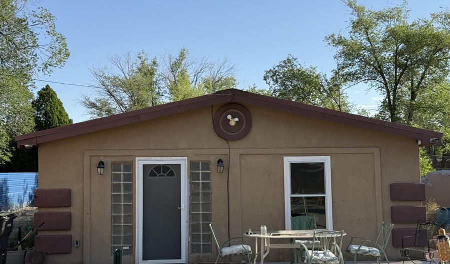 1511 YAKIMA Rd SW, Albuquerque, NM 87105 - 3 Beds, 1 Bath