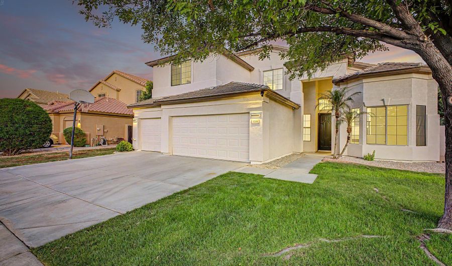 729 W LOCUST Dr, Chandler, AZ 85248 - 6 Beds, 3 Bath
