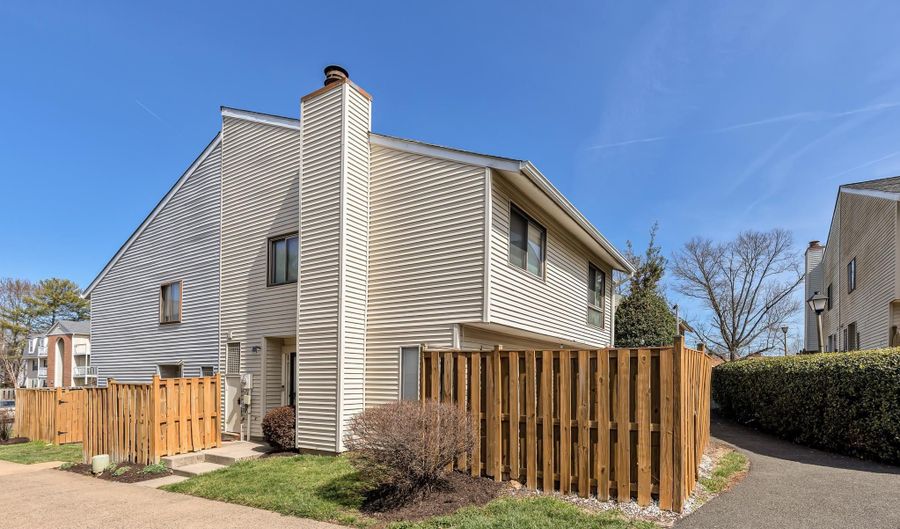 8608 VILLAGE Sq 15/8608, Alexandria, VA 22309 - 3 Beds, 3 Bath