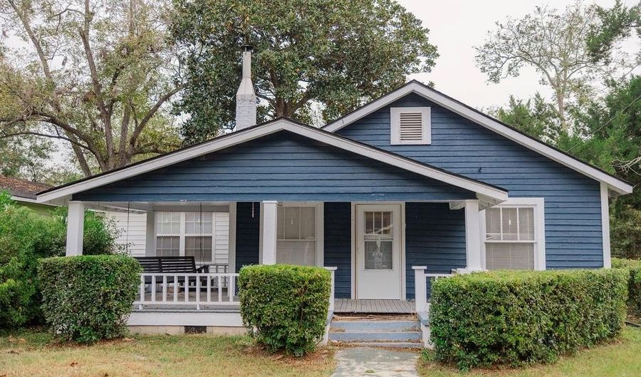 273 Holmesville Ave, Baxley, GA 31513 - 2 Beds, 1 Bath