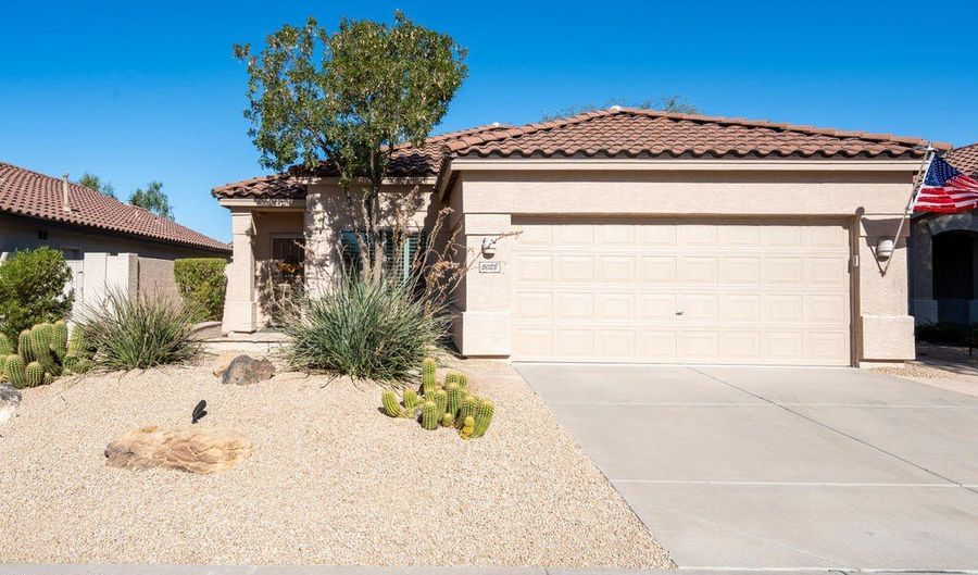 5028 E ROY ROGERS Rd, Cave Creek, AZ 85331 - 2 Beds, 2 Bath