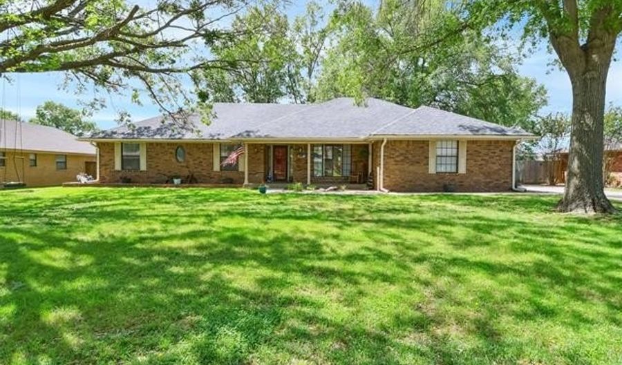 2208 Hickory Dr, Ardmore, OK 73401 - 4 Beds, 3 Bath