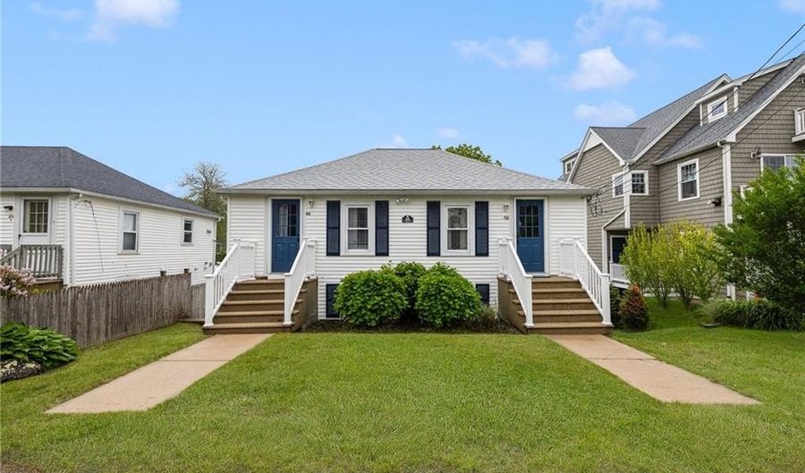 66 Knowlesway Unit Upper Unit Upper Unit, Narragansett, RI 02882 - 3 Beds, 1 Bath