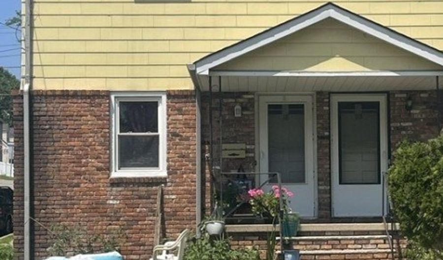 18 Sickle St, Andover, NJ 07801 - 2 Beds, 1 Bath