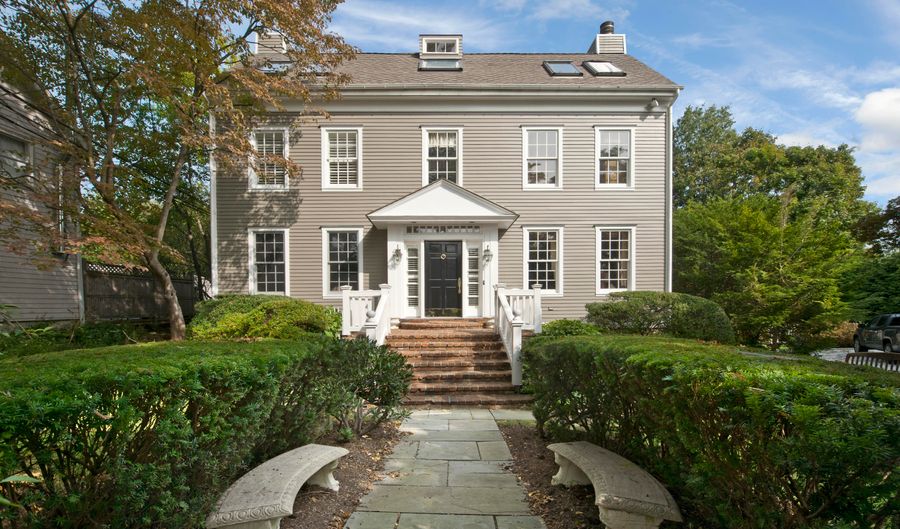 9 W End Ave, Old Greenwich, CT 06870 - 6 Beds, 6 Bath