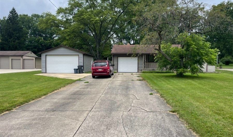 3590 Allendale Ave, Austintown, OH 44511 - 2 Beds, 2 Bath