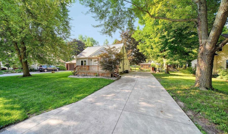 2095 Harold St, Adrian, MI 49221 - 4 Beds, 2 Bath