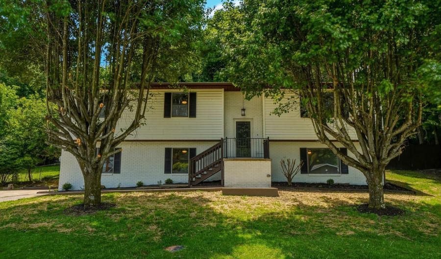 1804 Coffman St, Barboursville, WV 25504 - 5 Beds, 3 Bath