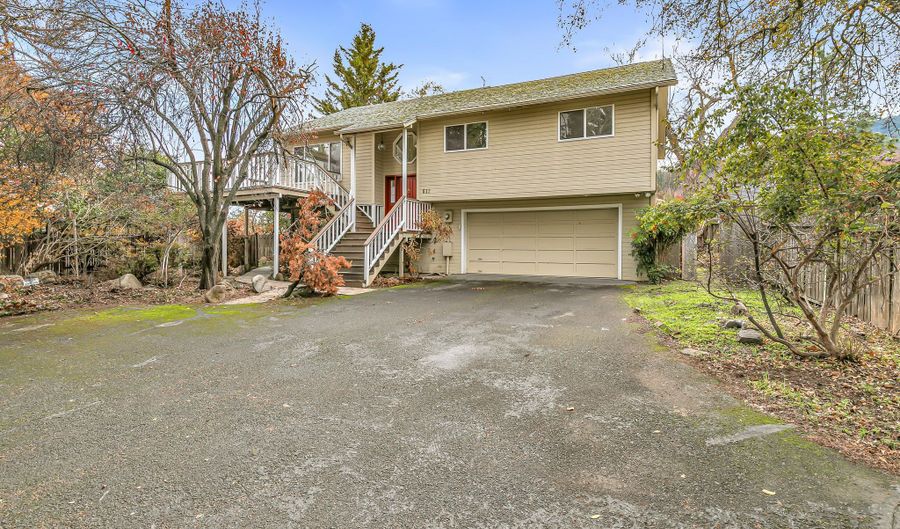 612 Chestnut St, Ashland, OR 97520 - 3 Beds, 3 Bath