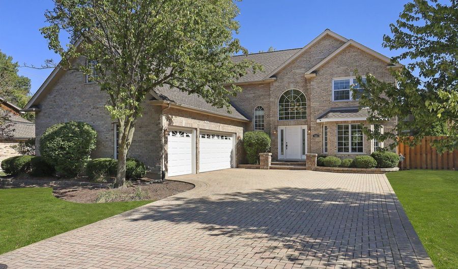 765 N Central Ave, Addison, IL 60101 - 4 Beds, 4 Bath