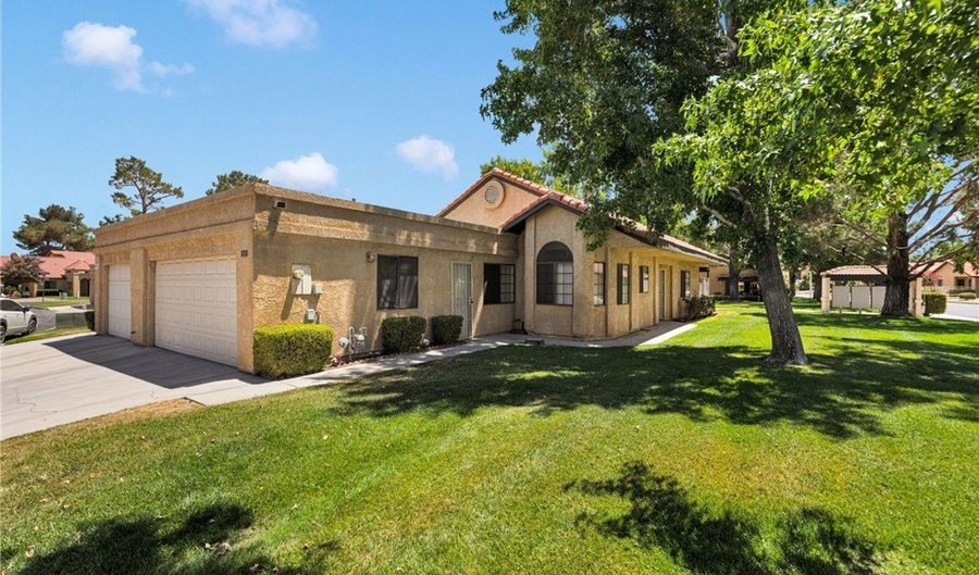 11671 Maple St, Apple Valley, CA 92308 - 2 Beds, 2 Bath