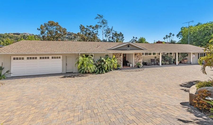 9865 Edgelake Dr, La Mesa, CA 91941 - 5 Beds, 5 Bath