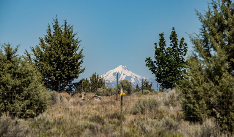 65225 94th St, Bend, OR 97703 - 4 Beds, 2 Bath