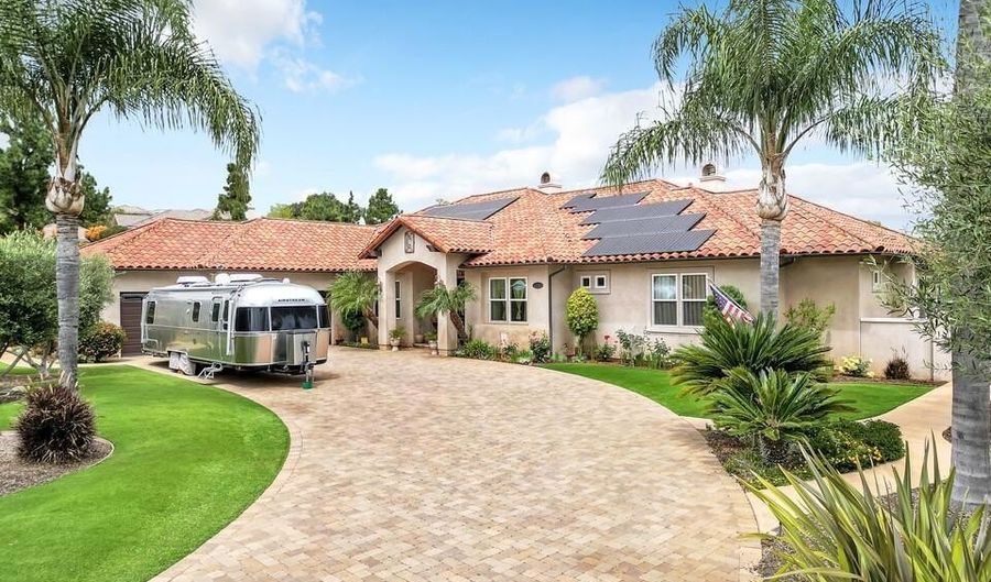 2070 Zlatibor Ranch Rd, Escondido, CA 92025 - 4 Beds, 4 Bath