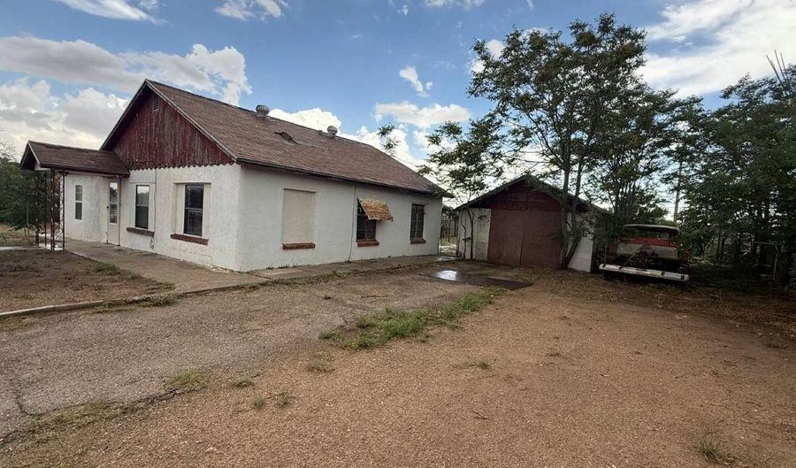 1205 W Stevens St, Carlsbad, NM 88220 - 3 Beds, 1 Bath
