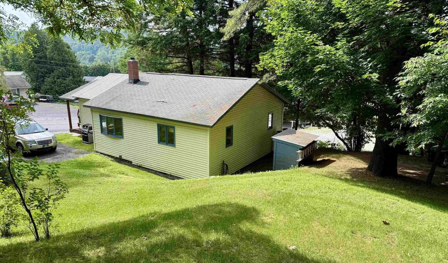 39 Middle Rd, Barre, VT 05641 - 2 Beds, 1 Bath
