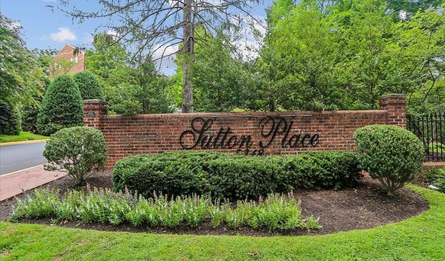 3217 SUTTON Pl NW A, Washington, DC 20016 - 2 Beds, 3 Bath