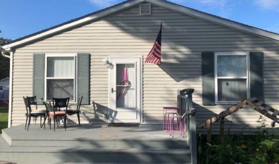 971 Columbia St, Algonac, MI 48001 - 3 Beds, 2 Bath