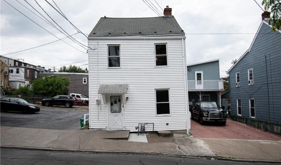 27 W Allen St, Allentown, PA 18102 - 3 Beds, 1 Bath