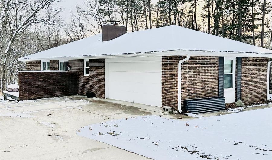 306 Shandell Dr, Bedford, IN 47421 - 5 Beds, 4 Bath