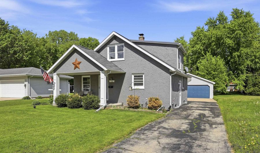 1420 N OWAISSA St, Appleton, WI 54911 - 3 Beds, 3 Bath