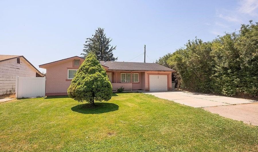 102 E Custer, Aberdeen, ID 83210 - 4 Beds, 1 Bath
