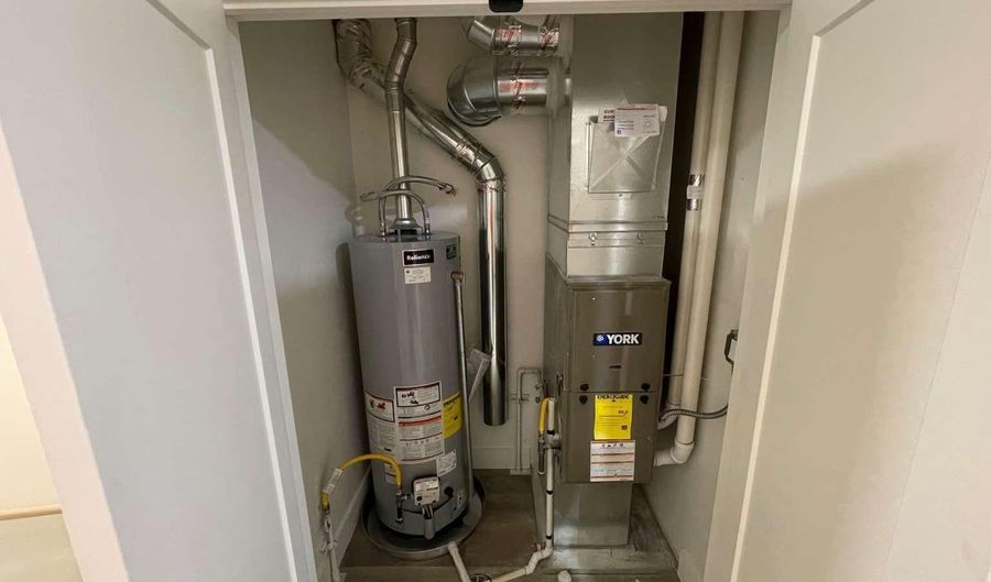 402 S 4th E, Aberdeen, ID 83210 - 3 Beds, 3 Bath