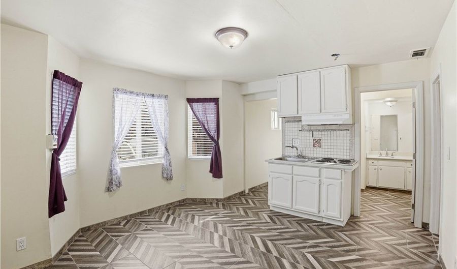 1581 Chanticleer B, Anaheim, CA 92802 - 2 Beds, 1 Bath